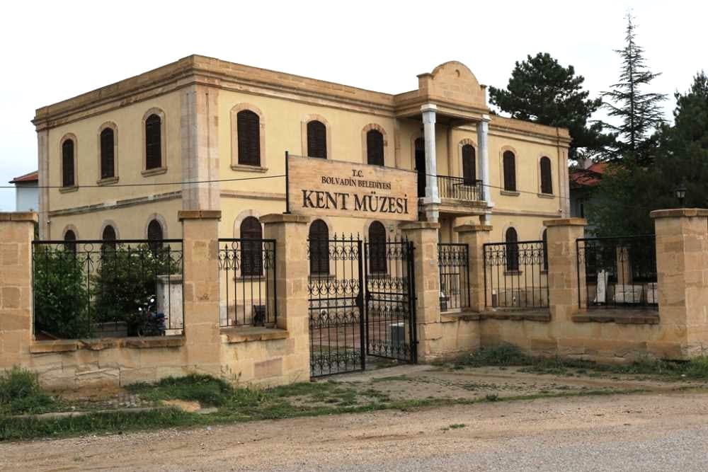 Bolvadin (Yanık Kışla) Kent Müzesi