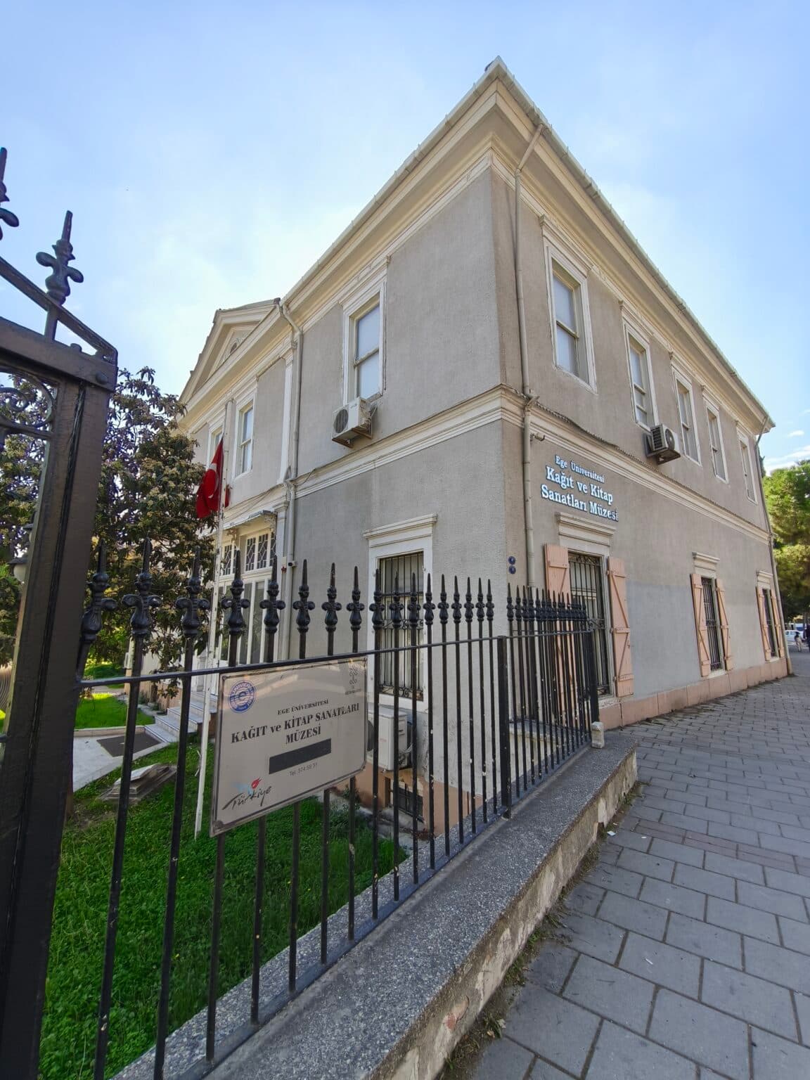 Ege Üniversitesi Kâğıt ve Kitap Sanatları Müzesi