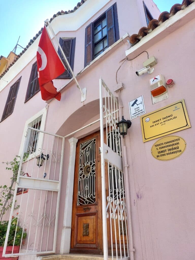 İnönü Müze Evi (İsmet İnönü Anı Evi ve Kitaplığı)