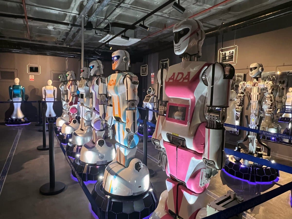 Dr. Özgür Akın İstanbul Robot Müzesi