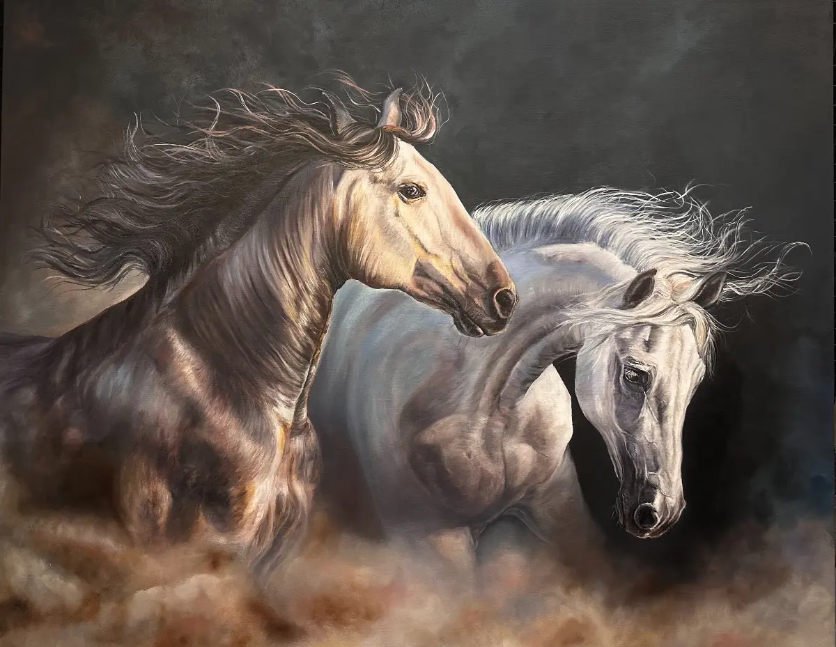 Beyaz ve Bronz Koşan Atlar