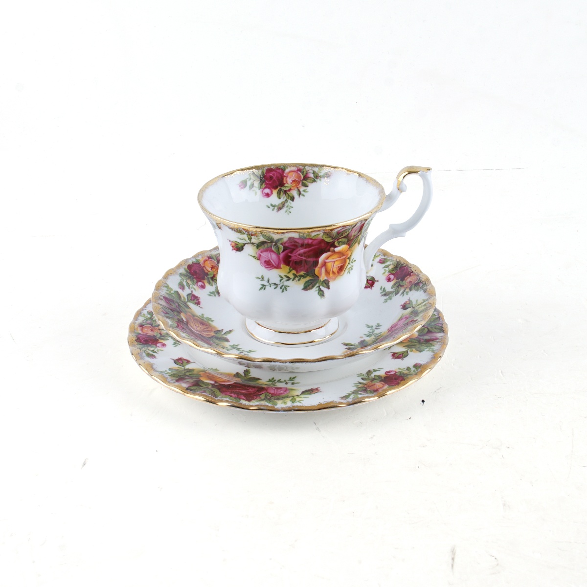 Royal Albert Çay Trio – İngiliz Zarafetinin Simgesi