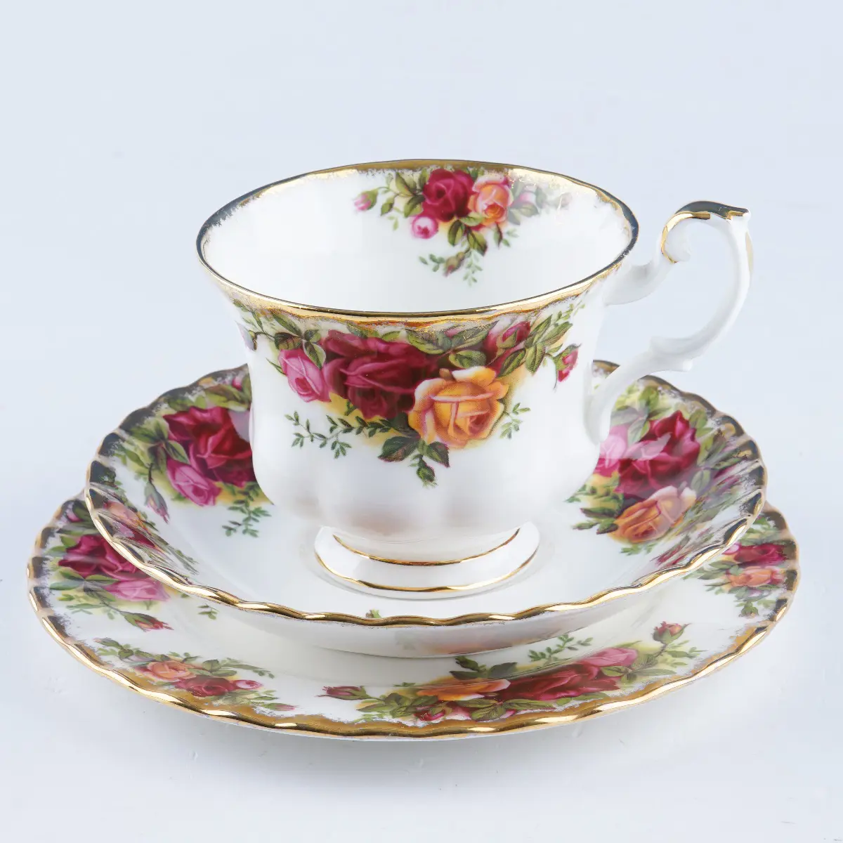 Royal Albert Çay Trio – İngiliz Zarafetinin Simgesi